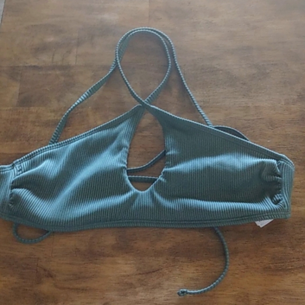 MaE green criss cross keyhole bikini top small